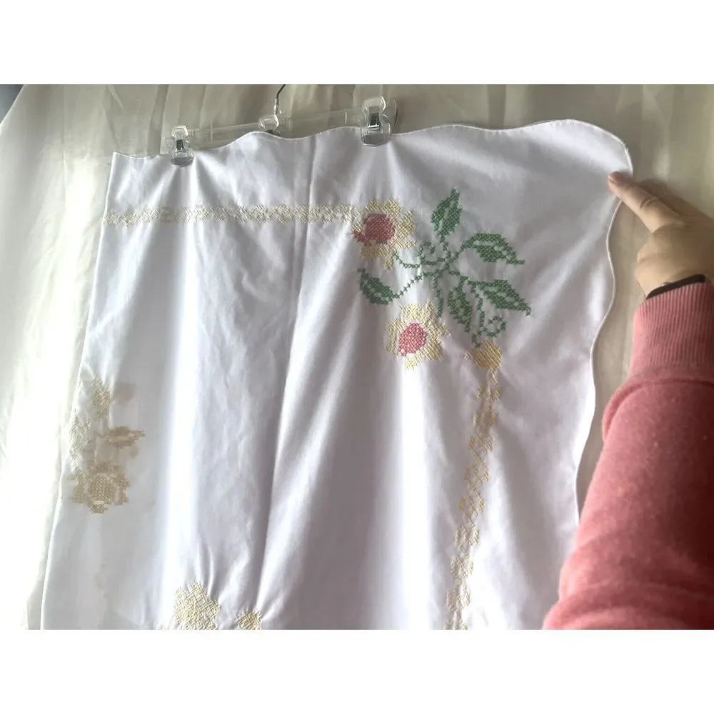 Vintage Hand Cross Stitch Floral Table Runner Tablecloth Scalloped Edge 48x24‎